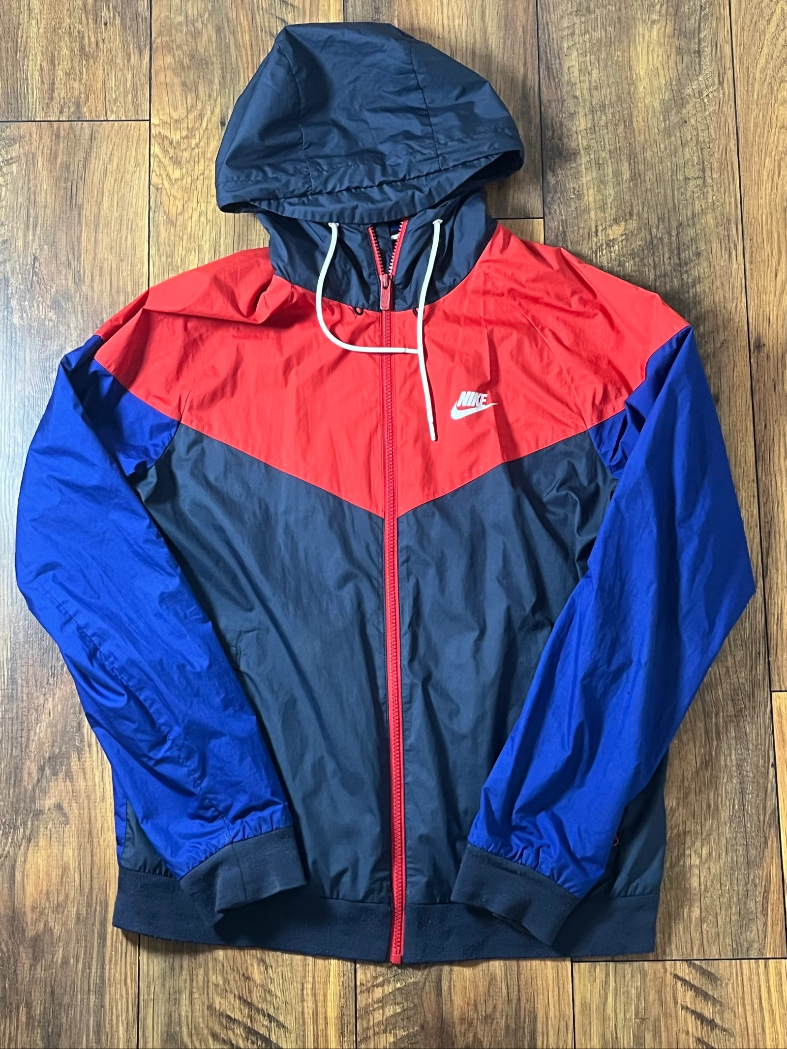 Coupe-vent Windrunner tricolore marine / rouge / bleu roi - Nike - taille M - bon état